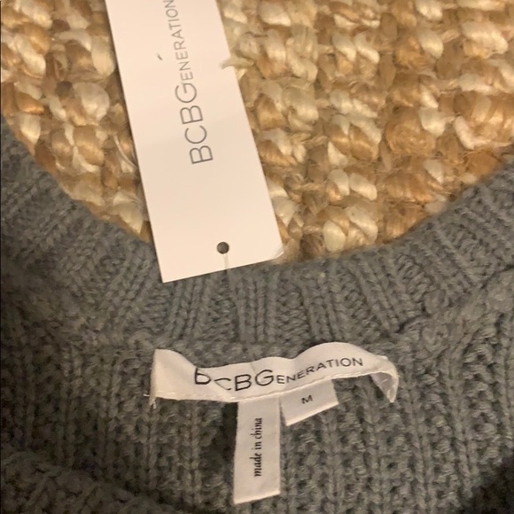 New grey Bcbg crop sweater - Picture 3 of 4